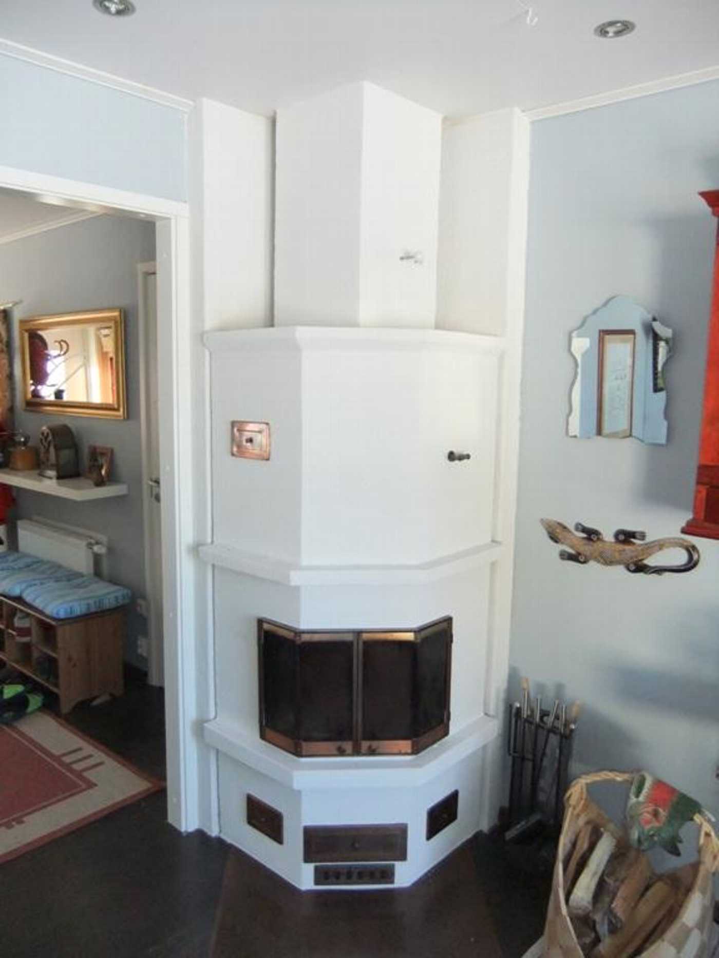 Varaava takka tuo lämpöä ja tunnelmaa.